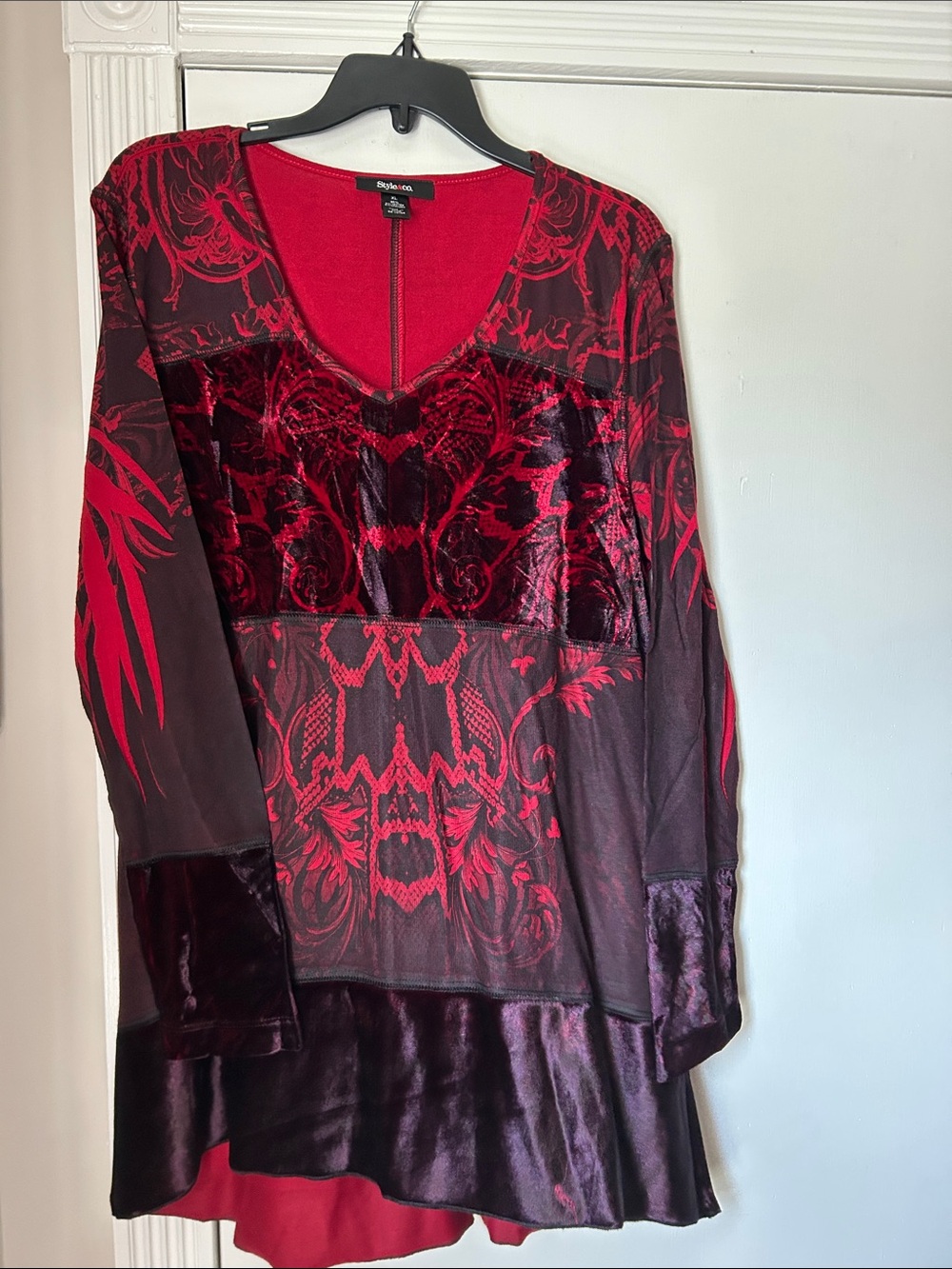 Style & Co. Size XL red and black Mixed-Texture V-Neck Tunic